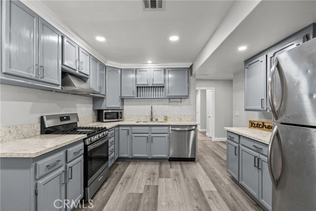 Detail Gallery Image 11 of 33 For 4550 W Avenue L2, Quartz Hill,  CA 93536 - 5 Beds | 3 Baths