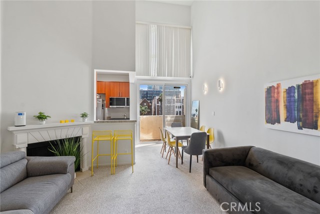 620 S Gramercy Place, Los Angeles CA: https://media.crmls.org/medias/1580a484-e003-408b-8ddb-1b2f4a63510b.jpg