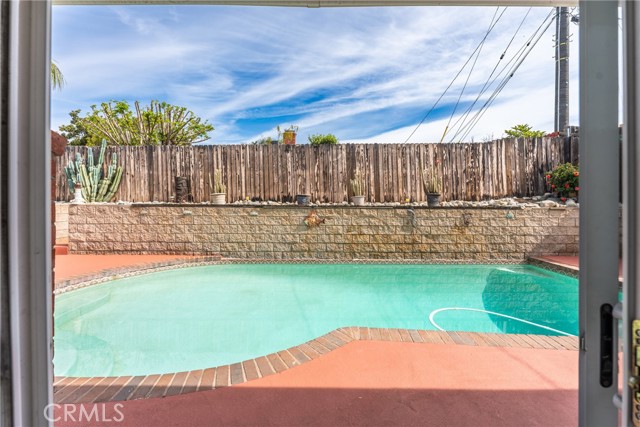 35230 San Carlos Street, Yucaipa CA: https://media.crmls.org/medias/1581a301-7f53-45a5-a36f-bb5bbdd3b97d.jpg