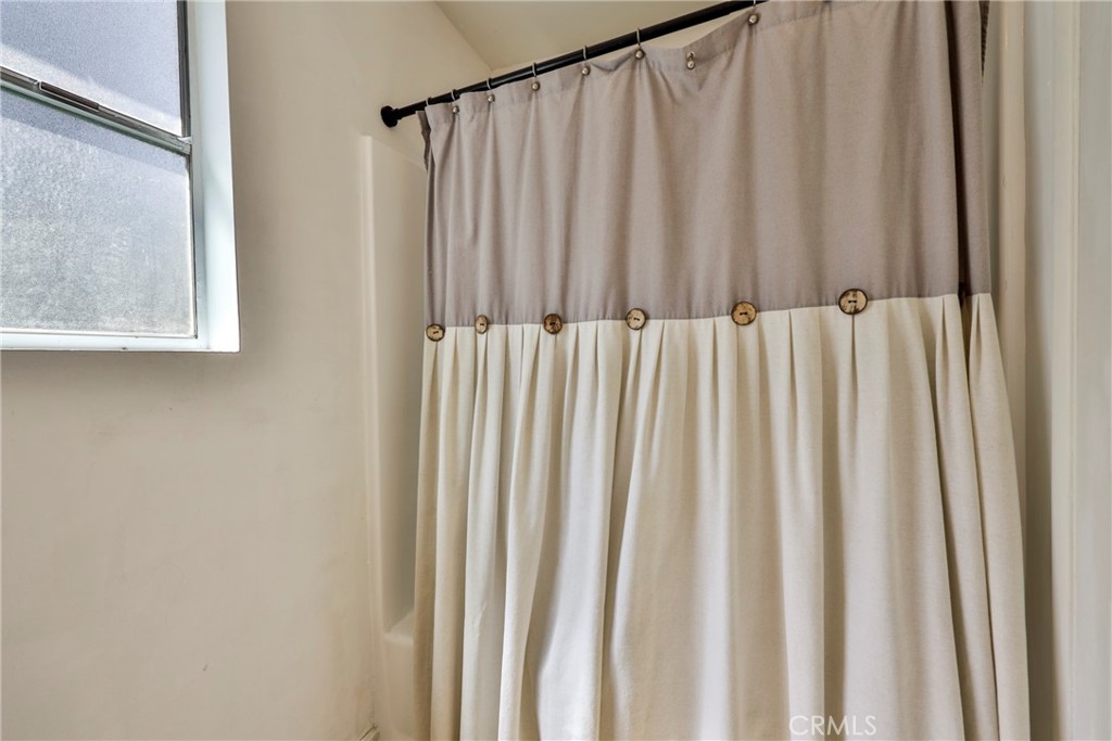 https://media.crmls.org/medias/1581aa03-0520-447b-841c-83656cb5c278.jpg?preset=X-Large