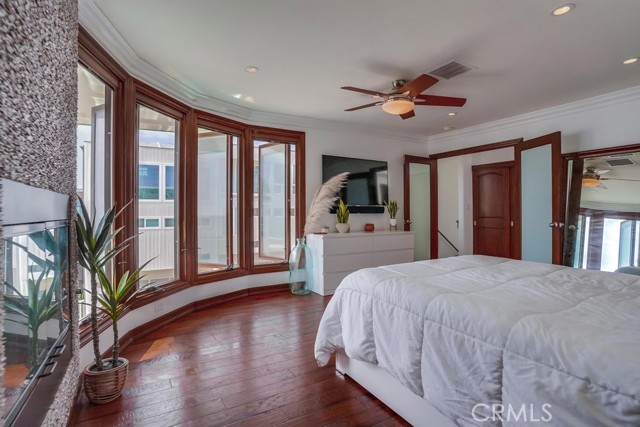 4230 The Strand, Manhattan Beach, California 90266, 3 Bedrooms Bedrooms, ,3 BathroomsBathrooms,Residential,Sold,The Strand,SB21190702