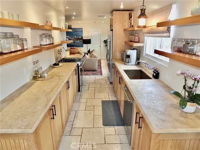Detail Gallery Image 30 of 71 For 89 Rivo Alto Canal, Long Beach,  CA 90803 - 5 Beds | 3/1 Baths