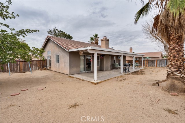 14445 Columbia Court, Adelanto CA: https://media.crmls.org/medias/158416be-bb6f-43f3-9d7a-68f38d74f069.jpg