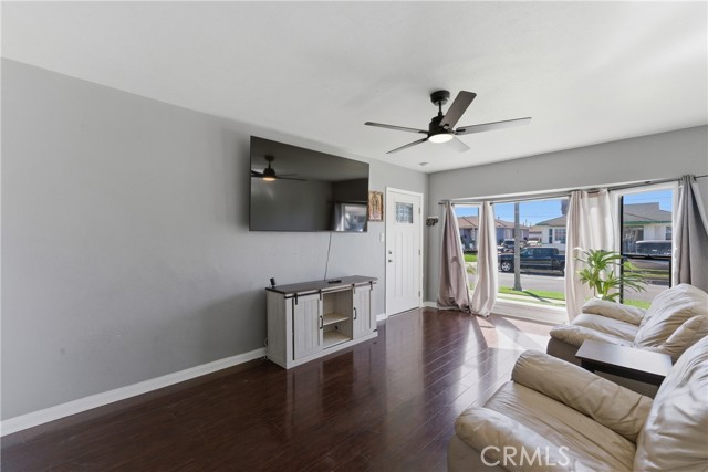 Detail Gallery Image 3 of 27 For 1701 W 136th, Compton,  CA 90222 - 3 Beds | 1 Baths