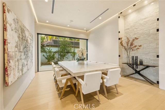 Detail Gallery Image 20 of 54 For 22924 Erwin St, Woodland Hills,  CA 91367 - 11 Beds | 9/2 Baths