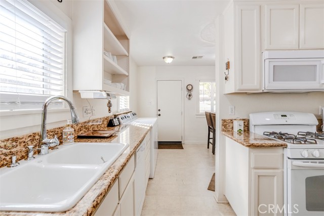 Detail Gallery Image 14 of 28 For 15461 Hesperia Rd, Victorville,  CA 92395 - 2 Beds | 1 Baths