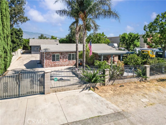 Detail Gallery Image 1 of 39 For 14582 El Molino St, Fontana,  CA 92335 - 6 Beds | 3 Baths