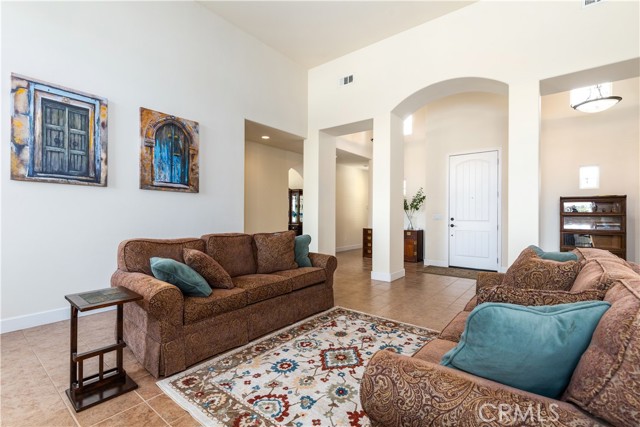 Detail Gallery Image 13 of 65 For 941 Vista Cerro Dr, Paso Robles,  CA 93446 - 4 Beds | 2/1 Baths