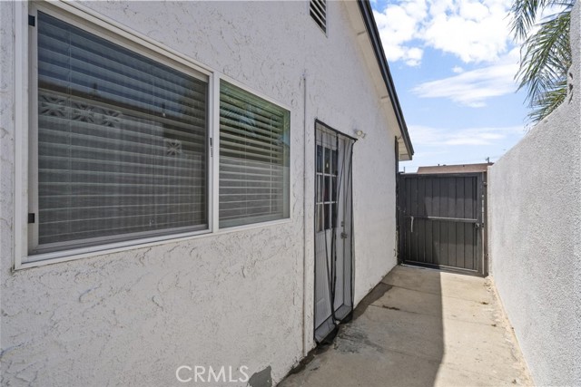 7750 Eton Avenue, Canoga Park CA: https://media.crmls.org/medias/158a3fac-9882-4a4f-8dea-5ca973161224.jpg
