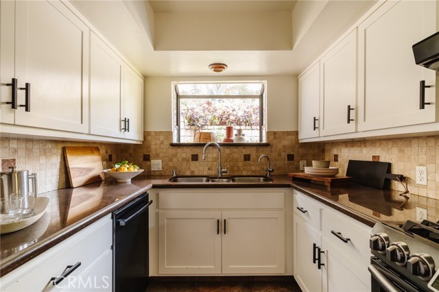 1541 Indiana Avenue, South Pasadena CA: https://media.crmls.org/medias/158b42c9-16b5-46af-b204-6d940e07e229.jpg