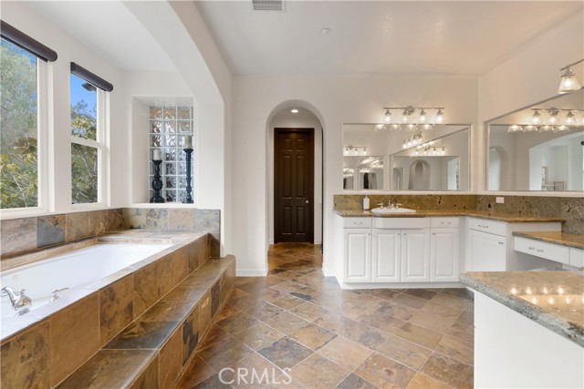 21 Calle Vista Del Sol, San Clemente CA: https://media.crmls.org/medias/158b475a-ea77-4a66-8f17-5b7b579a05ab.jpg