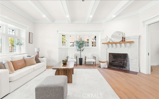 Detail Gallery Image 9 of 44 For 1720 S Kingsley, Los Angeles,  CA 90006 - 4 Beds | 3 Baths