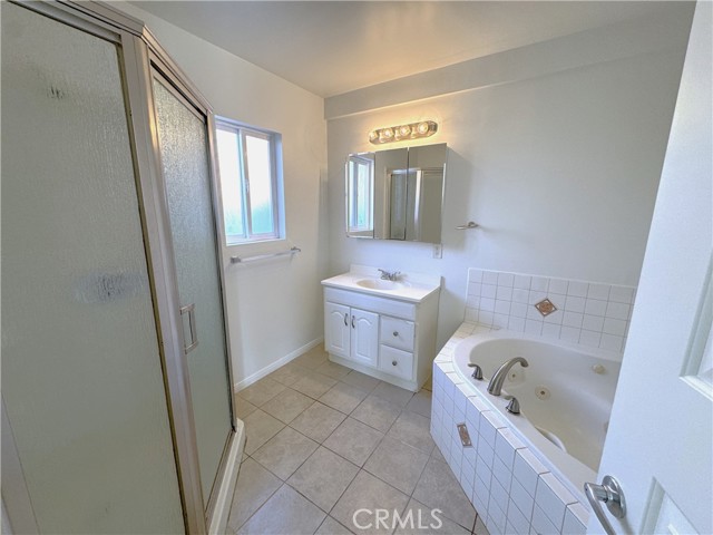 Detail Gallery Image 11 of 21 For 7823 Louise Ave, Northridge,  CA 91325 - 4 Beds | 2 Baths