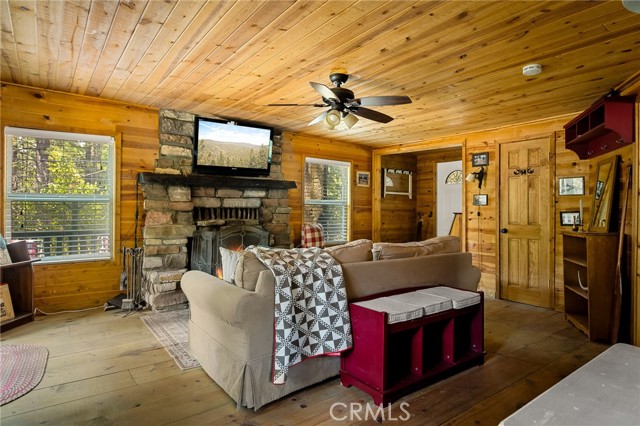 Detail Gallery Image 1 of 22 For 33400 Bluebird Dr, Green Valley Lake,  CA 92341 - 1 Beds | 1 Baths