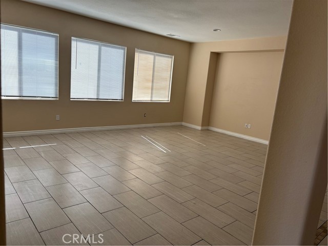 Detail Gallery Image 4 of 14 For 1610 E Avenue J2, Lancaster,  CA 93535 - 3 Beds | 2/1 Baths