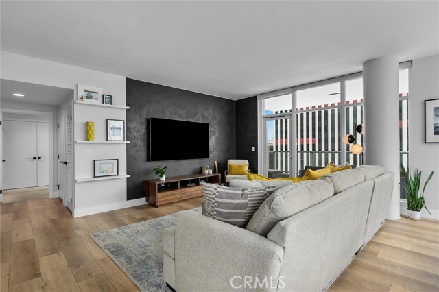 400 W Ocean Boulevard, Long Beach CA: https://media.crmls.org/medias/158e8fe0-fde0-4c52-9ba2-9950d33fc034.jpg