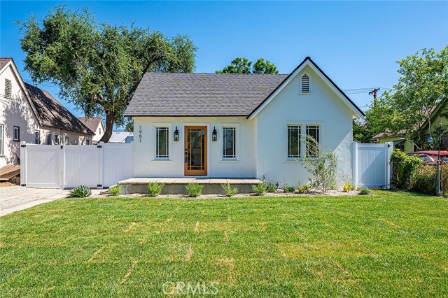 Detail Gallery Image 1 of 25 For 1951 Wagner St, Pasadena,  CA 91107 - 2 Beds | 2 Baths