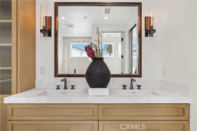 516 1/2 Larkspur Avenue, Corona del Mar CA: https://media.crmls.org/medias/1590c2fa-b7e1-4123-8666-98b29254b8ef.jpg