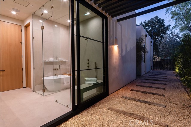 Detail Gallery Image 30 of 36 For 23340 Collins, Woodland Hills,  CA 91367 - 4 Beds | 4/1 Baths