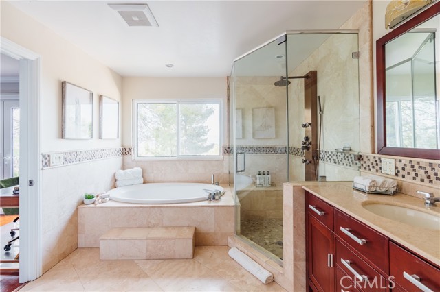 Detail Gallery Image 17 of 36 For 21793 Planewood Dr, Woodland Hills,  CA 91364 - 4 Beds | 3/1 Baths