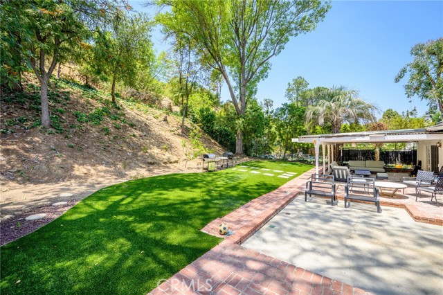 4035 Ellenita Avenue, Tarzana CA: https://media.crmls.org/medias/15947d9f-49a3-439a-b8ac-79fba43d389f.jpg