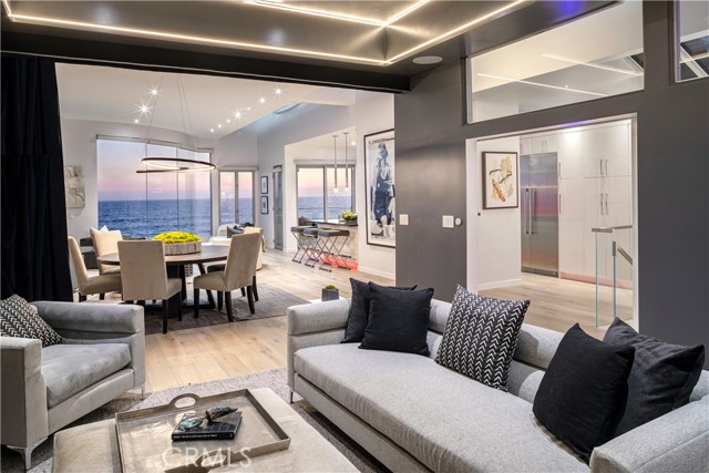 2522 The Strand, Manhattan Beach CA: https://media.crmls.org/medias/1594de05-a452-456a-a3f8-42eb55c82d58.jpg