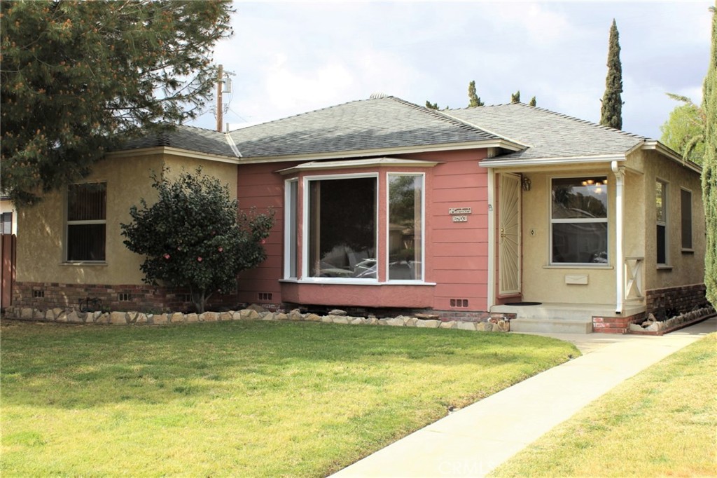 Truly a wonderful Lake Balboa home.  Needs upgrading but move-in ready. The home has been expanded to include a large Master Bedroom suite with High Ceilings, Walk-in Closet, Ceiling Light/Fan and access to the Patio Deck with Back Yard View and Power Awning. The Kitchen/Family Room design includes a Dining Area and convenient Laundry Closet with W&D and access to the Back Yard Deck and Covered Patio.  The Living Room and Dining Area are good size and feature a Bay Window.  There is beautiful (original) Oak Wood Flooring in the Family Room, Living Room, Dining Area and Hall.  Additional Amenities include Newer Carpet in the three Bedrooms, New Ultra-Low Flush Toilets in both Full Bathrooms and a Gas Range.  The home is located nearby Balboa Lake, Anthony C. Beilenson Park, Sepulveda Basin Sports Complex, Balboa Orange Line Station, Birmingham Independent Charter School, Mulholland Middle School, the 101 and 405 Freeway and so much more!