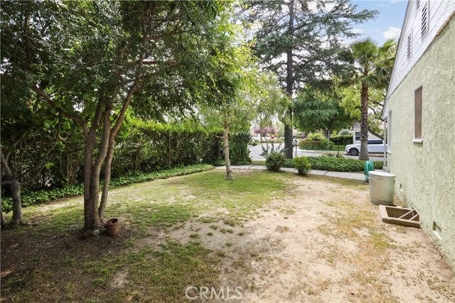 Detail Gallery Image 24 of 27 For 1200 N Valley St, Burbank,  CA 91505 - 4 Beds | 2 Baths