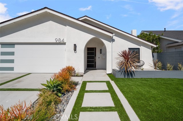 Detail Gallery Image 5 of 26 For 984 Carnation Ave, Costa Mesa,  CA 92626 - 3 Beds | 2 Baths