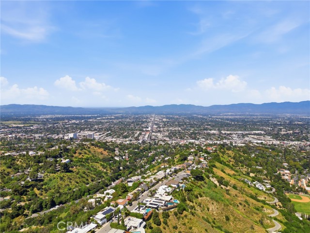 Detail Gallery Image 9 of 9 For 3420 Beverly Glen, Sherman Oaks,  CA 91423 - – Beds | – Baths