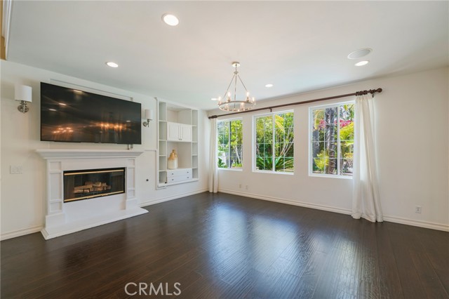 6535 Park Royal Circle, Huntington Beach CA: https://media.crmls.org/medias/159863f8-3f2c-4dc2-a92a-0b14d48ece6b.jpg