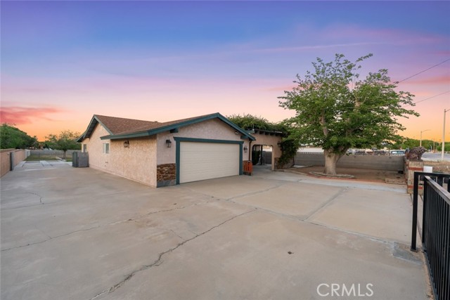 5111 W Avenue M2, Lancaster CA: https://media.crmls.org/medias/1599493f-7649-4168-9bf5-145c2ab83920.jpg