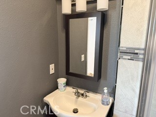 https://media.crmls.org/medias/15997865-0b0e-429a-a39c-15adce195e0b.jpg?preset=X-Large