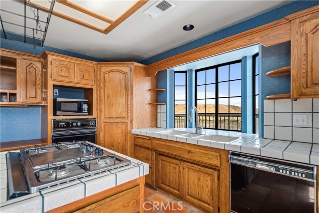 Detail Gallery Image 12 of 40 For 14747 Flintstone Dr, Lake Elizabeth,  CA 93532 - 3 Beds | 2 Baths