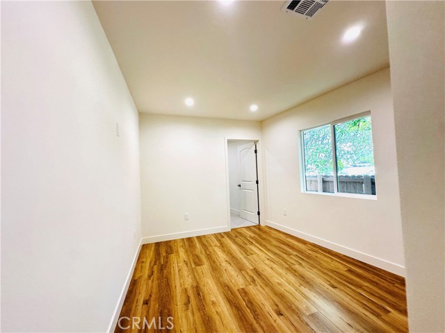 Detail Gallery Image 15 of 21 For 11104 Oxnard St, North Hollywood,  CA 91606 - 4 Beds | 3 Baths