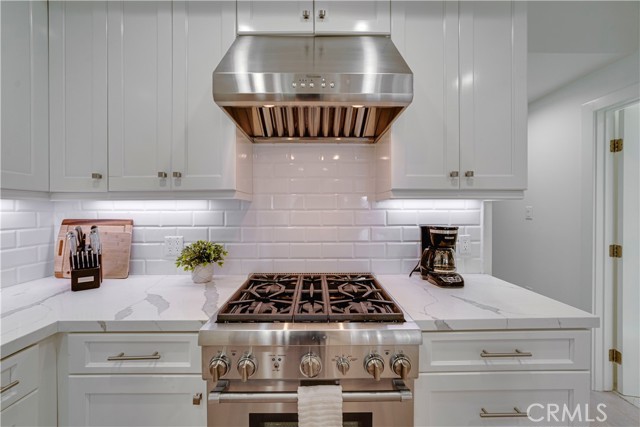 Detail Gallery Image 11 of 67 For 608 Heliotrope, Corona Del Mar,  CA 92625 - 4 Beds | 4 Baths