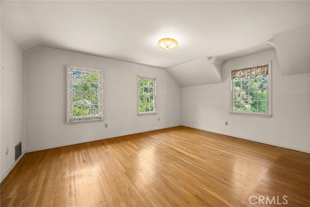85 S San Rafael Avenue, Pasadena CA: https://media.crmls.org/medias/159add10-493c-4318-9b15-a9df74e1423f.jpg