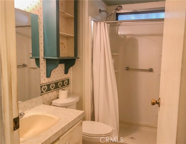 Detail Gallery Image 17 of 24 For 400 E Roberts #99,  Bakersfield,  CA 93308 - 2 Beds | 2 Baths