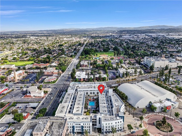 435 W Center Street Promenade, Anaheim CA: https://media.crmls.org/medias/159ca2c7-e2f7-4328-82ca-963e0a520ba6.jpg