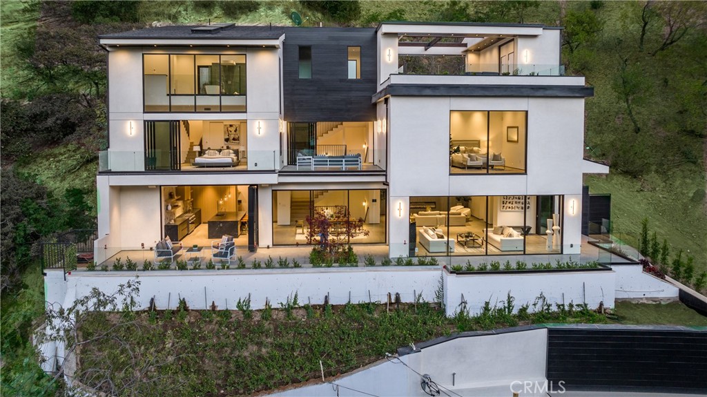 3920 Knobhill Drive, Sherman Oaks, CA 91423