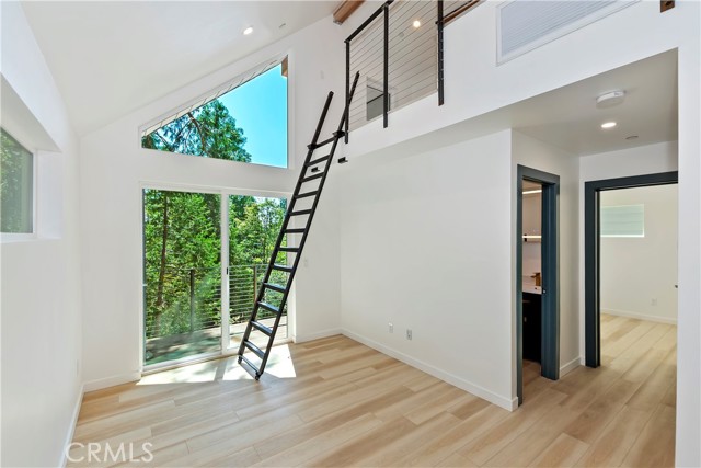 Front Image Thumbnail for CRIG26059178