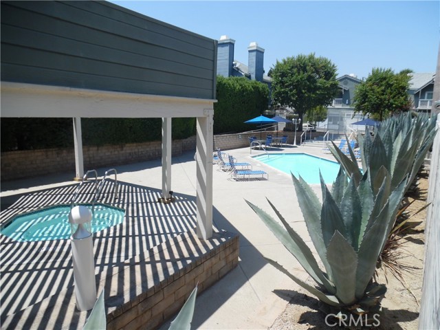 Detail Gallery Image 3 of 28 For 1806 Rory Ln #9,  Simi Valley,  CA 93063 - 2 Beds | 2/1 Baths