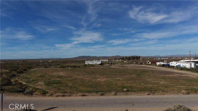 19032 Bonanza Trail, Helendale CA: https://media.crmls.org/medias/15a04afc-ef11-491c-a51b-eadcc2977247.jpg