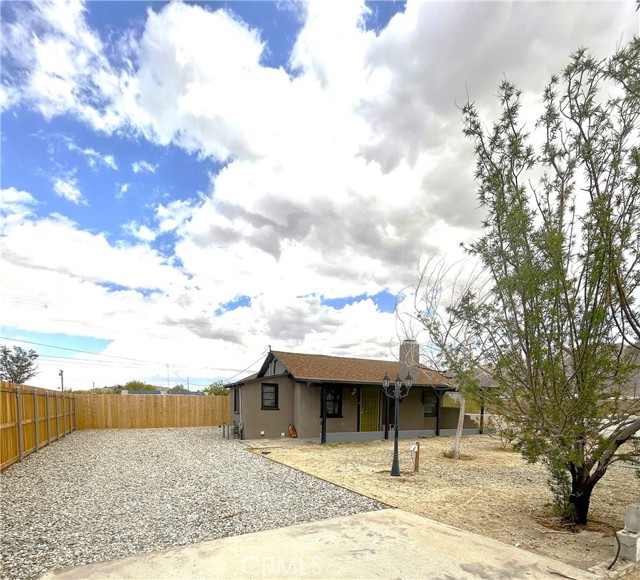 6623 La Luna Avenue, 29 Palms CA: https://media.crmls.org/medias/15a07617-d716-4ff9-83c7-66b5a89786e5.jpg