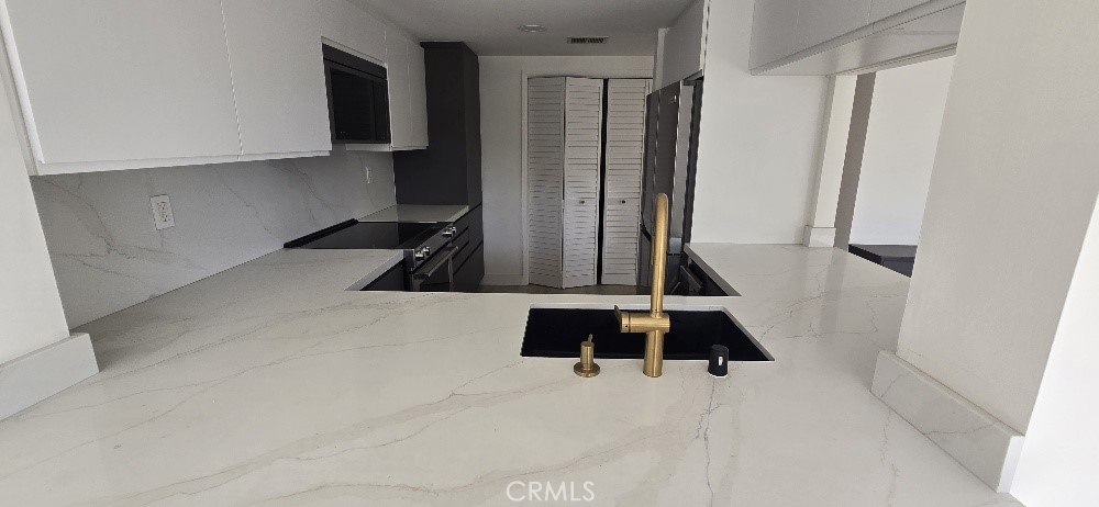 https://media.crmls.org/medias/15a08ebf-caab-4186-8183-653e42113096.jpg?preset=X-Large