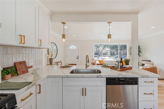 619 N Townsend Street, Santa Ana CA: https://media.crmls.org/medias/15a1c03a-baae-4e9c-b94c-a3df209a1789.jpg