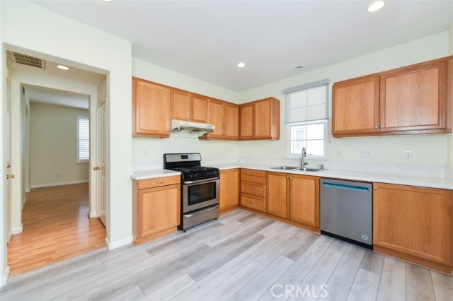 Detail Gallery Image 3 of 11 For 115 Waterman, Irvine,  CA 92602 - 3 Beds | 2/1 Baths