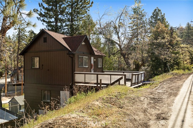Detail Gallery Image 3 of 18 For 32930 Rim of the World, Running Springs,  CA 92382 - 2 Beds | 2 Baths