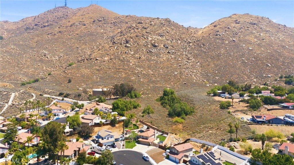 https://media.crmls.org/medias/15a3dd45-6784-43a3-aea2-17e5dfb4d10c.jpg?preset=X-Large