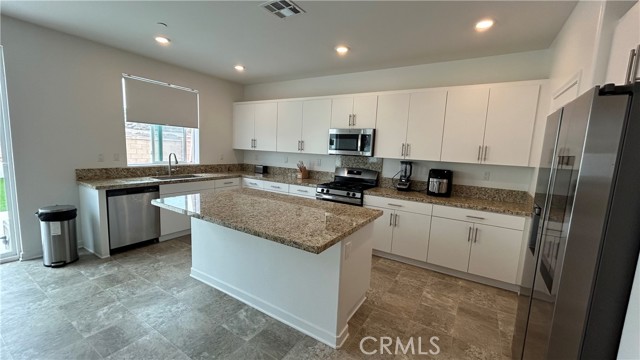 Detail Gallery Image 4 of 13 For 30874 Candle Lite Dr, Homeland,  CA 92548 - 4 Beds | 3 Baths